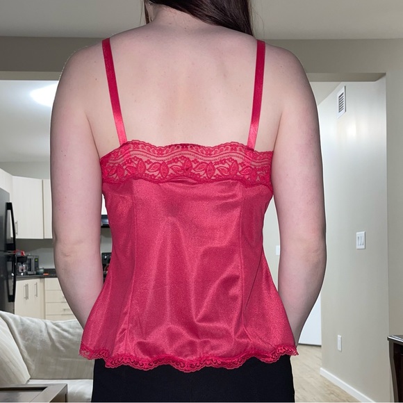 ✨Pink Cami✨ sexy and elegant night lace cami with V-neckline / adjustable straps - Picture 4 of 9